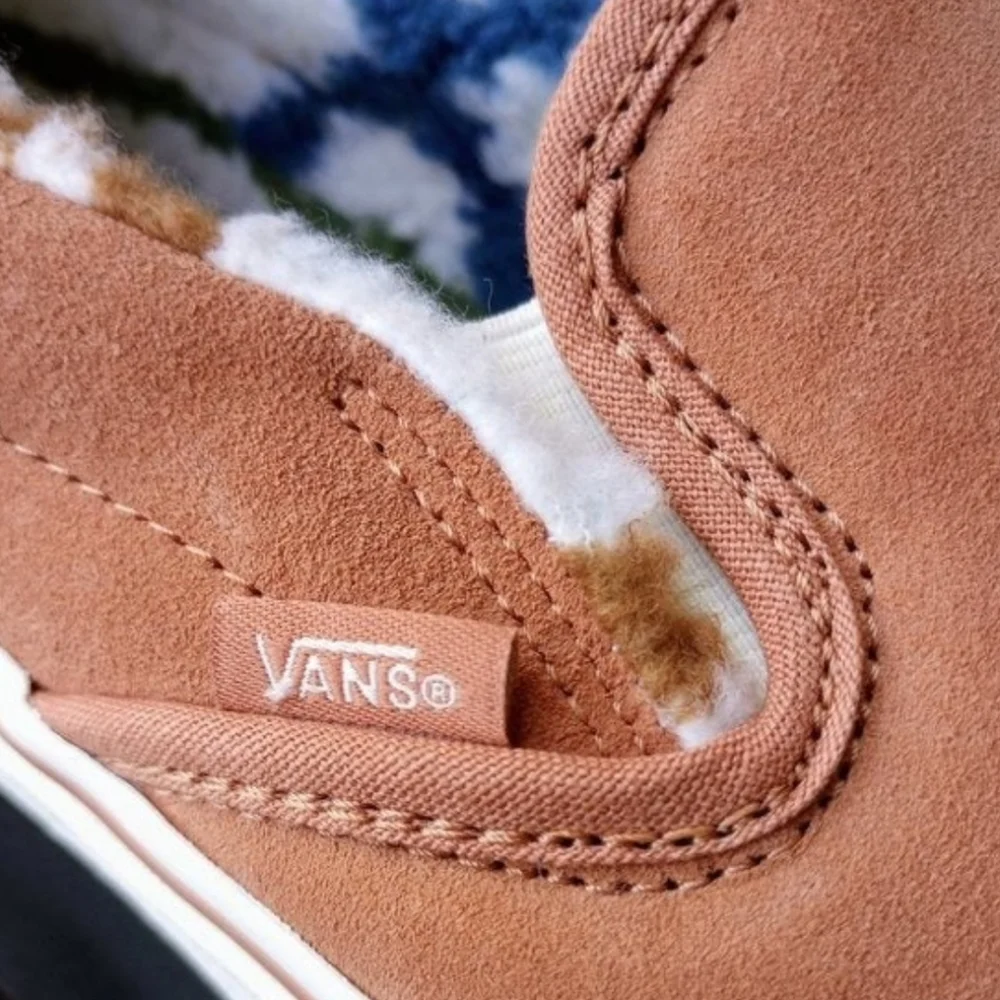 NWOT Unisex Vans Classic Slip-on Canvas Sneakers - Picture 6 of 12